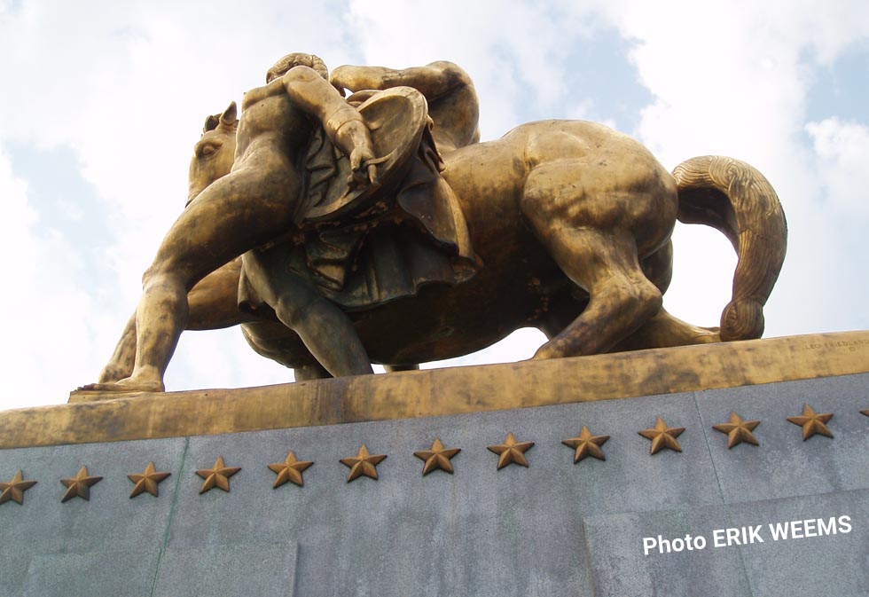 Gold Arts of War Sculpture