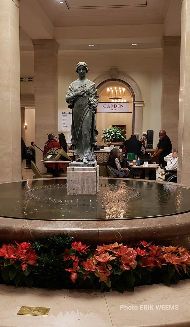 Cafe Statue - National Gallery of Art Cafe Statue - National Gallery of Art